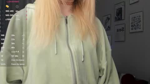 Snapshot of althenabrach chatting on 11/21/25, 06:01 Betty online show from 11/21/25, 06:01