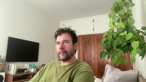 Snapshot of alto1e90br chatting on 01/14/25, 01:17 alto1e90br online show from 01/14/25, 01:17