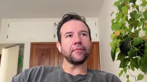 Snapshot of alto1e90br chatting on 09/15/25, 02:28 alto1e90br online show from 09/15/25, 02:28