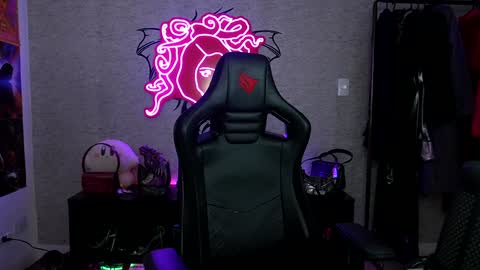 Snapshot of altsofie chatting on 12/13/24, 06:53 Sofie Kimino online show from 12/13/24, 06:53