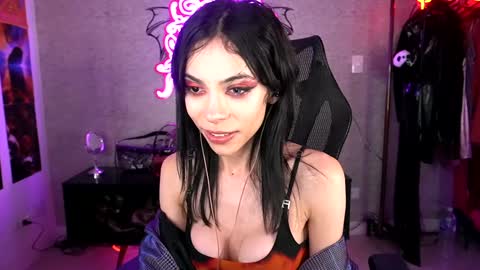 Snapshot of altsofie chatting on 02/05/25, 06:13 Sofie Kimino online show from 02/05/25, 06:13