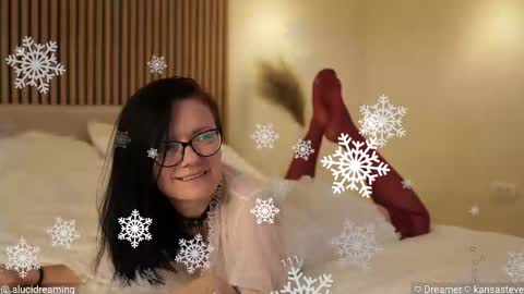 Snapshot of alucidreaming chatting on 11/23/25, 03:45 Lucid Dreaming online show from 11/23/25, 03:45