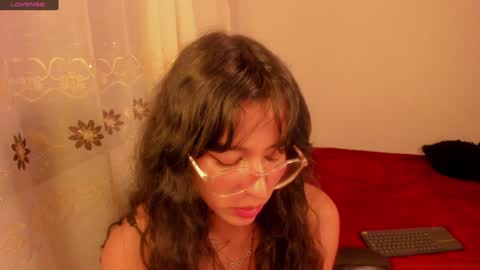 Snapshot of aluna_0310 chatting on 12/13/24, 11:39 . . online show from 12/13/24, 11:39