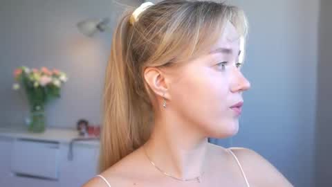 Snapshot of aluntick chatting on 05/19/26, 02:12 Amelia NEXT STREAM online show from 05/19/26, 02:12