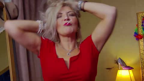 Snapshot of alura_jenson_ chatting on 11/12/25, 09:03 Alura Jenson online show from 11/12/25, 09:03