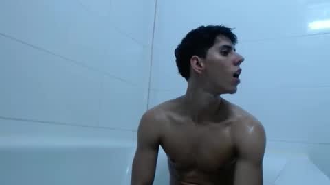 Snapshot of alvarodancer chatting on 11/07/25, 10:26 alvarodancer online show from 11/07/25, 10:26