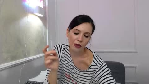 Snapshot of alyarei chatting on 10/18/25, 05:57 alyarei online show from 10/18/25, 05:57