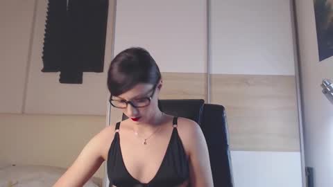 Snapshot of alycetn chatting on 02/19/25, 02:01 Alice online show from 02/19/25, 02:01