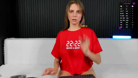 Snapshot of alyona_24 chatting on 11/10/25, 01:32 Alena online show from 11/10/25, 01:32