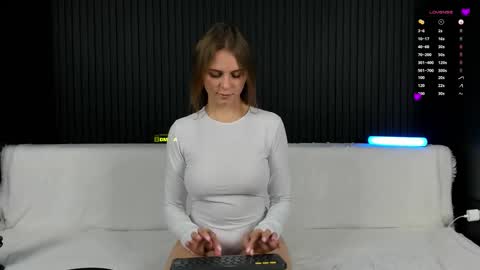 Snapshot of alyona_24 chatting on 11/19/25, 12:27 Alena online show from 11/19/25, 12:27