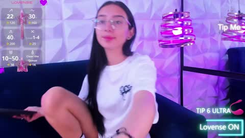 Snapshot of alys_molly chatting on 12/26/24, 11:10 sopie online show from 12/26/24, 11:10