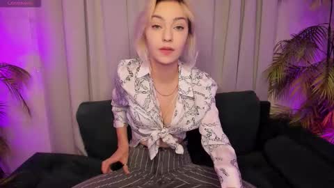 Alysia online show from 11/23/25, 02:06