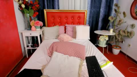 Snapshot of alyssaanne chatting on 10/25/25, 04:53 Alyssa online show from 10/25/25, 04:53