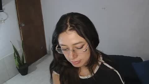 Snapshot of alythia chatting on 05/21/26, 02:40 alythia online show from 05/21/26, 02:40