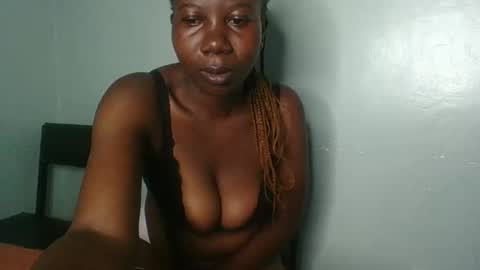 Snapshot of am_creme_delight chatting on 04/21/26, 01:42 am_creme_delight online show from 04/21/26, 01:42