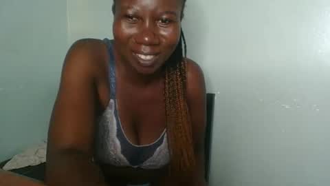 Snapshot of am_creme_delight chatting on 04/21/26, 02:56 am_creme_delight online show from 04/21/26, 02:56