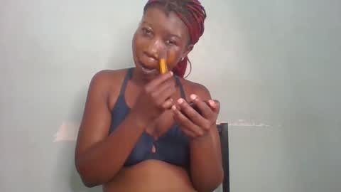 Snapshot of am_creme_delight chatting on 05/25/26, 12:22 am_creme_delight online show from 05/25/26, 12:22