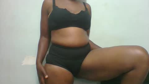 Snapshot of am_creme_delight chatting on 05/26/26, 01:40 am_creme_delight online show from 05/26/26, 01:40