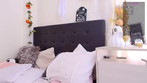 Isabella online show from 10/23/25, 07:01