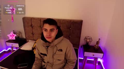 Snapshot of amadeo_wild chatting on 12/02/24, 01:57 Amadeo Wild online show from 12/02/24, 01:57