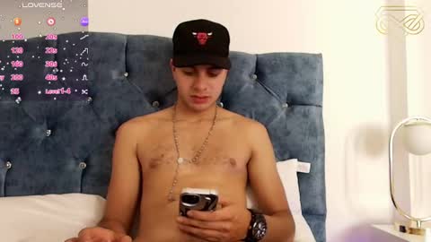 Snapshot of amadeo_wild chatting on 12/06/24, 05:20 Amadeo Wild online show from 12/06/24, 05:20