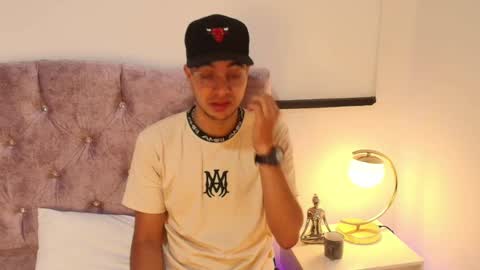 Snapshot of amadeo_wild chatting on 01/12/25, 12:01 Amadeo Wild online show from 01/12/25, 12:01