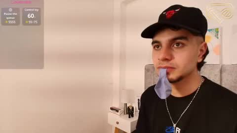 Snapshot of amadeo_wild chatting on 01/22/25, 04:02 Amadeo Wild online show from 01/22/25, 04:02