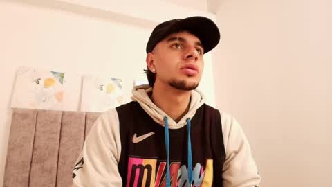 Snapshot of amadeo_wild chatting on 01/30/25, 04:02 Amadeo Wild online show from 01/30/25, 04:02