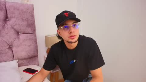 Snapshot of amadeo_wild chatting on 02/06/25, 03:20 Amadeo Wild online show from 02/06/25, 03:20