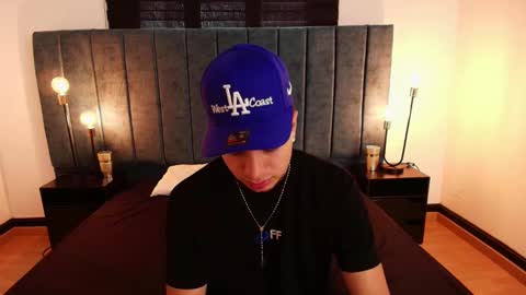 Snapshot of amadeo_wild chatting on 02/15/25, 03:39 Amadeo Wild online show from 02/15/25, 03:39