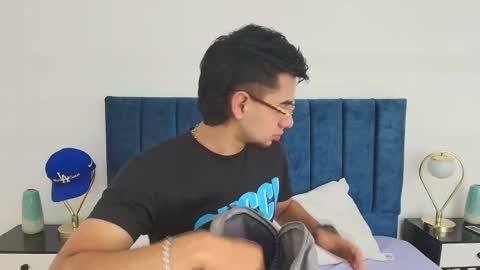 Snapshot of amadeo_wild chatting on 03/09/25, 02:21 Amadeo Wild online show from 03/09/25, 02:21