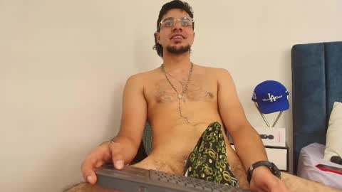 Snapshot of amadeo_wild chatting on 03/09/25, 05:28 Amadeo Wild online show from 03/09/25, 05:28