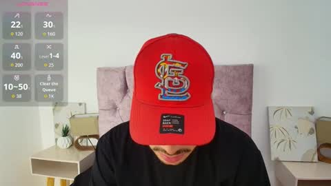 Snapshot of amadeo_wild chatting on 10/21/25, 04:08 Amadeo Wild online show from 10/21/25, 04:08