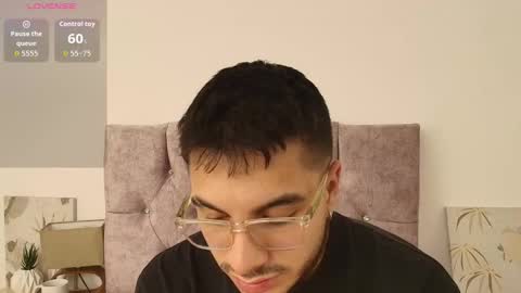 Snapshot of amadeo_wild chatting on 10/26/25, 04:29 Amadeo Wild online show from 10/26/25, 04:29