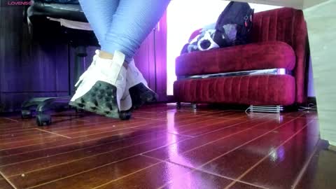 anny online show from 11/08/25, 02:45