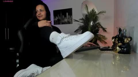 anny online show from 02/04/26, 02:17