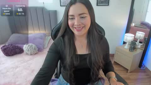 Snapshot of amaia_monet chatting on 11/14/25, 07:34 Hi Im AmaiaHelp me reach 100 likes online show from 11/14/25, 07:34