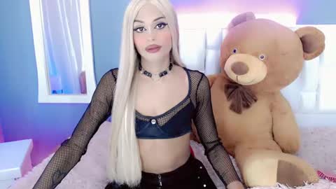 Snapshot of amal_baddel_ chatting on 01/22/25, 10:29 amal_baddel_ online show from 01/22/25, 10:29