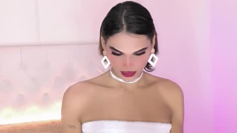 Snapshot of amal_baddel_ chatting on 12/17/25, 07:36 amal_baddel_ online show from 12/17/25, 07:36