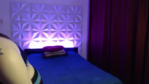 Snapshot of amalett chatting on 04/17/26, 11:24 Amalett online show from 04/17/26, 11:24