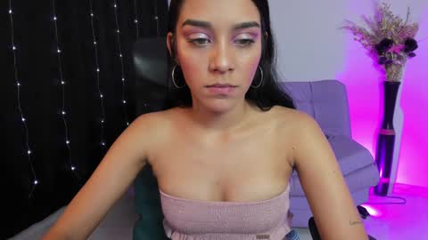 Snapshot of amalia_cruss chatting on 01/18/25, 01:30 Amalia cruss online show from 01/18/25, 01:30