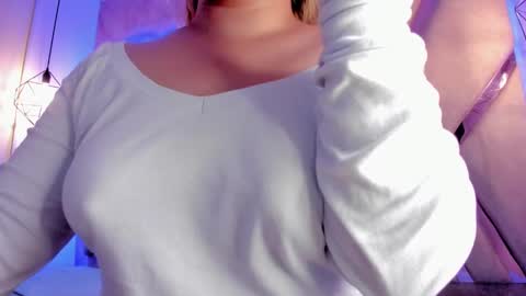 Snapshot of amalia_rosse_ chatting on 02/04/25, 08:24 Amalia Im Back See you soon this January 7 at 10 pm Colombia time online show from 02/04/25, 08:24