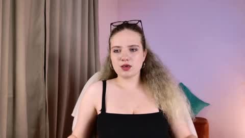 Snapshot of amaliya_evans chatting on 05/11/26, 07:36 Amaliya online show from 05/11/26, 07:36