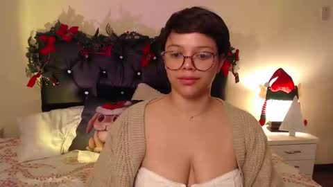 Snapshot of amand1_sweet chatting on 12/11/24, 03:58 online show from 12/11/24, 03:58