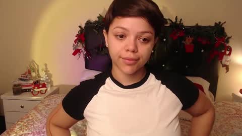 Snapshot of amand1_sweet chatting on 12/28/24, 12:35 online show from 12/28/24, 12:35