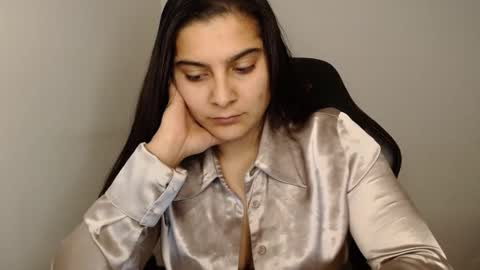 The queen of the biceps  online show from 01/25/25, 02:37