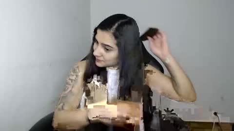 The queen of the biceps  online show from 04/06/26, 07:04