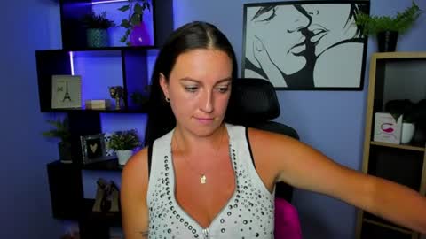 Snapshot of amanda_burn chatting on 07/08/26, 02:10 Amanda online show from 07/08/26, 02:10