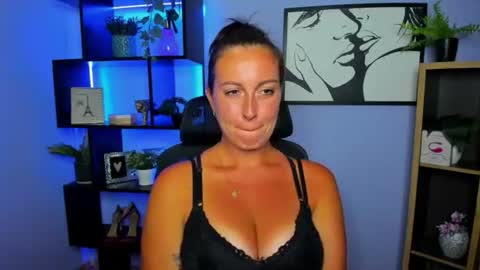 Snapshot of amanda_burn chatting on 07/30/26, 02:38 Amanda online show from 07/30/26, 02:38