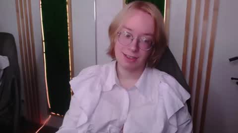 Snapshot of amanda_butlerr chatting on 06/13/26, 02:04 Hi im Amanda online show from 06/13/26, 02:04